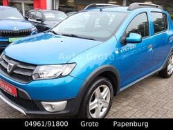 Blau Gebraucht 2015 Dacia Sandero Stepway SUV | 5.990 € (Etwas zu teuer)