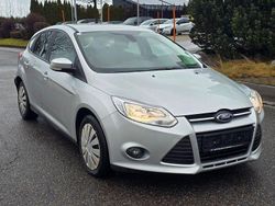 Silber Gebraucht 2014 Ford Focus Ambiente Limousine | 4.700 € (Guter Preis)