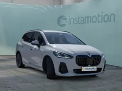 Weiß Gebraucht 2023 BMW 218 Active Tourer Sport Line Van / Kleinbus | 32.650 € (Fairer Preis)