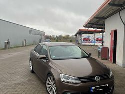 Braun Gebraucht 2012 VW Jetta Highline Limousine | 6.500 € (Fairer Preis)