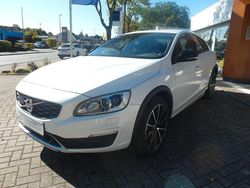 Weiß Gebraucht 2016 Volvo S60 CC Summum Limousine | 11.900 €