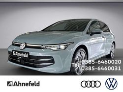 Blue metallic Neu 2025 VW Golf VIII Style Limousine | 42.490 € (Teuer)
