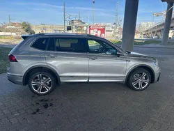 Grau Gebraucht 2020 VW Tiguan Allspace Highline SUV | 28.600 € (Fairer Preis)