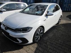 Pure white Gebraucht 2022 VW Polo R-line Limousine | 20.788 € (Fairer Preis)
