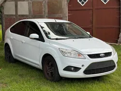 Weiß Gebraucht 2010 Ford Focus Kleinwagen | 2.450 € (Fairer Preis)