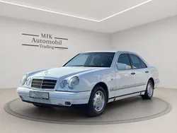 Weiß Gebraucht 1996 Mercedes E300 Limousine | 7.999 €