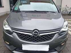 Grau Gebraucht 2017 Opel Zafira Innovation Van / Kleinbus | 9.900 € (Guter Preis)