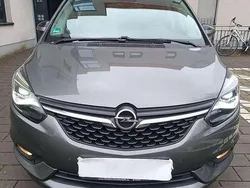 Grau Gebraucht 2017 Opel Zafira Innovation Van / Kleinbus | 9.900 € (Superpreis)