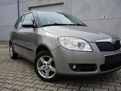 Cappuccinobeige metallic Gebraucht 2010 Skoda Fabia Ambiente Limousine | 1.950 € (Guter Preis)