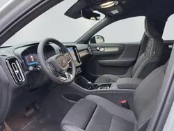 Vapour grau metallic Gebraucht 2024 Volvo XC40 Plus SUV | 49.990 €