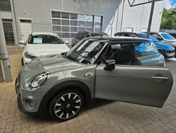 Grau Gebraucht 2021 Mini Cooper SE Kleinwagen | 17.500 € (Fairer Preis)