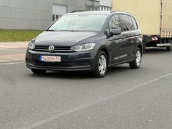 Grau Gebraucht 2018 VW Touran Trendline Van / Kleinbus | 14.900 € (Fairer Preis)