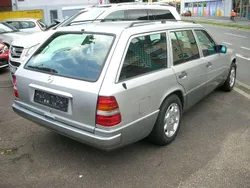 Silber Gebraucht 1993 Mercedes E200 Kombi | 7.680 €