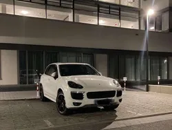 Weiß Gebraucht 2018 Porsche Cayenne S E-Hybrid Platinum Edition SUV | 44.795 €