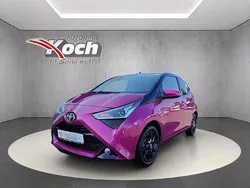 Reddish purple m.m Gebraucht 2018 Toyota Aygo X-cite Kleinwagen | 10.480 € (Fairer Preis)