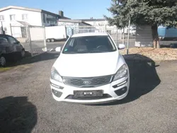 Weiß Gebraucht 2011 Kia ProCeed Kleinwagen | 2.000 € (Fairer Preis)