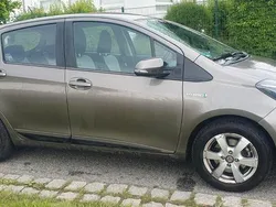 Grau Gebraucht 2017 Toyota Yaris Hybrid Comfort Kleinwagen | 14.900 € (Fairer Preis)