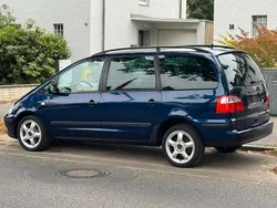 Blau Gebraucht 2004 Ford Galaxy Ghia Van / Kleinbus | 3.930 € (Teuer)