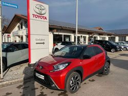 Rot Gebraucht 2024 Toyota Aygo Team Kleinwagen | 17.500 €