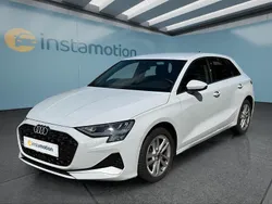 Weiß Gebraucht 2024 Audi A3 Sportback Limousine | 32.049 € (Fairer Preis)