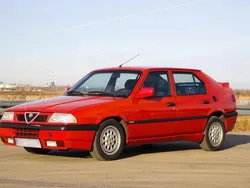 Rot Gebraucht 1991 Alfa Romeo 33 Quadrifoglio Verde Limousine | 13.450 €