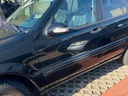 Schwarz Gebraucht 2003 Mercedes ML270 SUV | 2.990 €