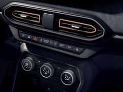 Terracottabraun metallic Gebraucht 2025 Dacia Jogger Extreme Van / Kleinbus | 26.990 € (Fairer Preis)