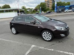 Braun Gebraucht 2012 Opel Astra Edition Kombi | 4.000 € (Etwas zu teuer)