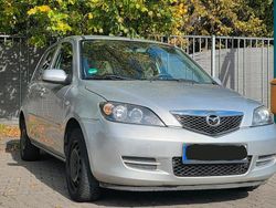 Grau Gebraucht 2005 Mazda 2 Kleinwagen | 1.500 € (Fairer Preis)