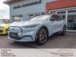 Weiß Gebraucht 2022 Ford Mustang Mach-E SUV | 30.995 € (Guter Preis)