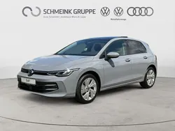 Mondsteingrau uni Gebraucht 2024 VW Golf VIII Life Limousine | 33.480 €