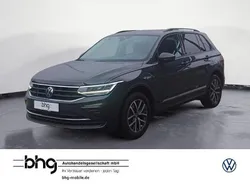 Grau Gebraucht 2023 VW Tiguan Life SUV | 31.260 € (Guter Preis)