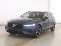 Blau Gebraucht 2024 Volvo V60 Plus Kombi | 47.490 € (Teuer)