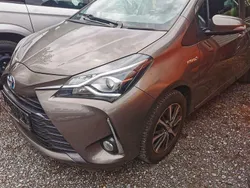 Grau Gebraucht 2019 Toyota Yaris Hybrid Club Limousine | 12.500 € (Guter Preis)