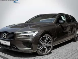 Grau Gebraucht 2022 Volvo V60 Plus Kombi | 35.890 € (Guter Preis)