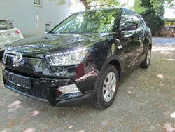 Space black Gebraucht 2015 Ssangyong Tivoli Quartz SUV | 10.450 € (Fairer Preis)