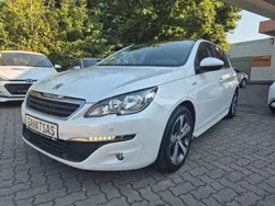 Weiß Gebraucht 2015 Peugeot 308 Style Limousine | 8.900 € (Etwas zu teuer)