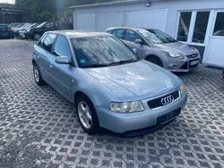 Blau Gebraucht 2001 Audi A3 Attraction Limousine | 850 € (Guter Preis)