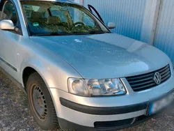 Grau Gebraucht 2000 VW Passat Limousine | 1.100 € (Guter Preis)