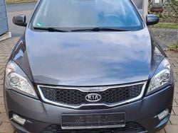Grau Gebraucht 2012 Kia Ceed Edition 7 Limousine | 3.800 €
