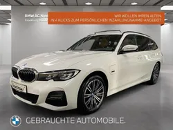 Weiß Gebraucht 2022 BMW 330e M Sport Kombi | 33.880 € (Fairer Preis)