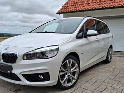 Weiß Gebraucht 2017 BMW 220 Gran Tourer Sport Line Van / Kleinbus | 18.900 € (Fairer Preis)