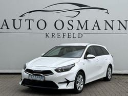 Weiß Gebraucht 2023 Kia Ceed Attract Limousine | 19.950 € (Fairer Preis)