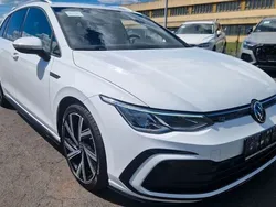 Pure white Gebraucht 2021 VW Golf VIII R-line Kombi | 20.799 € (Guter Preis)