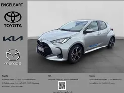 Silber Neu 2024 Toyota Yaris Hybrid Team Limousine | 23.990 € (Guter Preis)