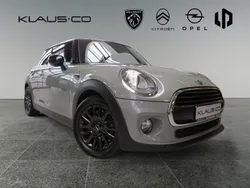 Grau / moonwalk grey Gebraucht 2017 Mini Cooper Kleinwagen | 15.980 € (Fairer Preis)