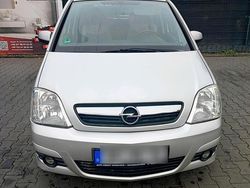 Grau Gebraucht 2006 Opel Meriva Van / Kleinbus | 2.500 € (Fairer Preis)