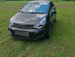 Braun Gebraucht 2013 Kia Rio Attract Limousine | 6.300 € (Fairer Preis)