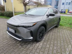 Palladiumsilber metallic Gebraucht 2023 Toyota bZ4X SUV | 43.000 € (Teuer)