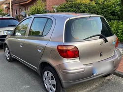 Silber Gebraucht 2005 Toyota Yaris Kleinwagen | 1.480 € (Fairer Preis)